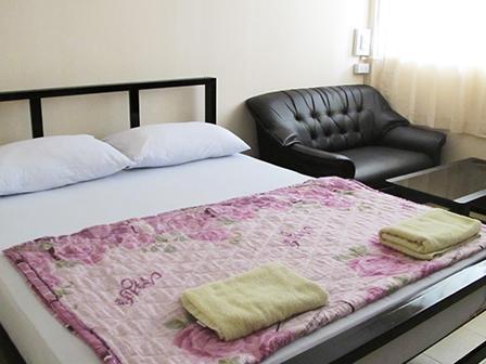 Lee House Inn Bangkok Extérieur photo